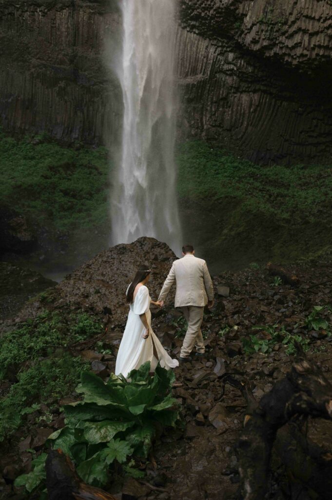 couple getting married by a waterfall in oregon